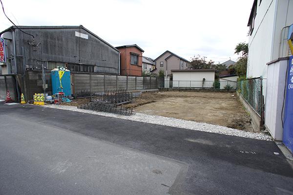 Local photos, including front road. Local (11 May 2013) Shooting