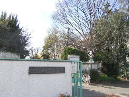 Junior high school. Soka Municipal Shinyoung until junior high school 757m