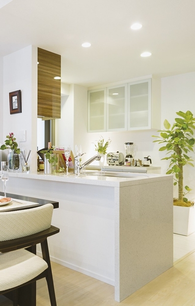  [Face-to-face counter kitchen] In relaxed open counter, Kitchen and a sense of unity of living is up. Standard equipment such as the "glass top stove," "All slide storage," "water purifier integrated shower faucet," "Silent wide sink"