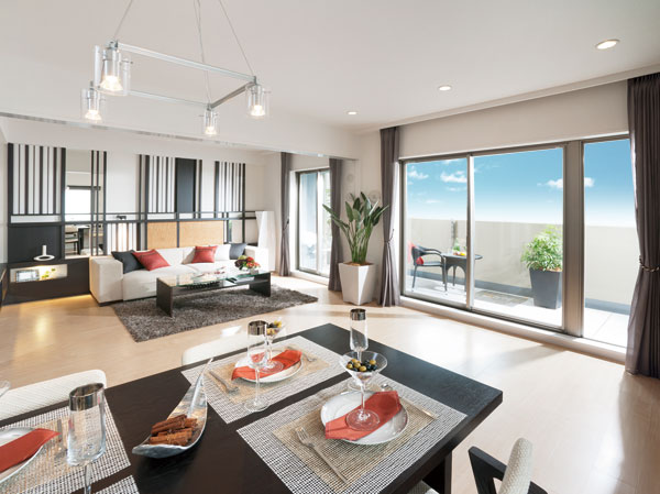 Interior.  [living ・ dining] Bright sunshine from large windows arranged in a south-facing enters plenty, A feeling of opening living ・ dining. Families gather, Talk together, For rich communication, Live drew a space of peace to comfort deepens enough.