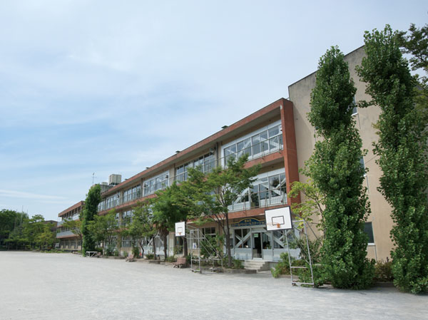 Surrounding environment. Municipal Soka Elementary School (about 350m, A 5-minute walk)