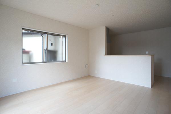 Living. Conversation of your family is lively, Open-minded LDK