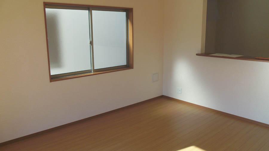 Living. Was building completed. Such as the actual image from per yang, We have to wait all the time so you can see directly.