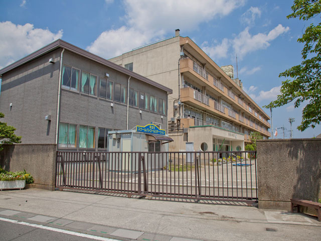 Primary school. Soka 325m to stand Inari elementary school (elementary school)
