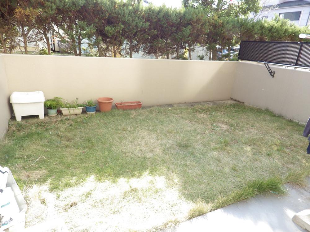 Garden. Indoor (11 May 2013) Shooting