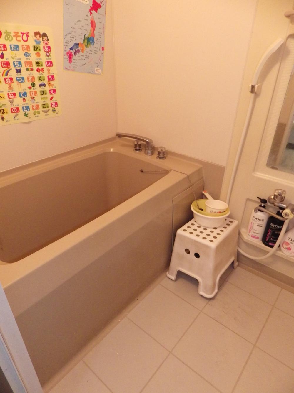 Bathroom. Indoor (11 May 2013) Shooting