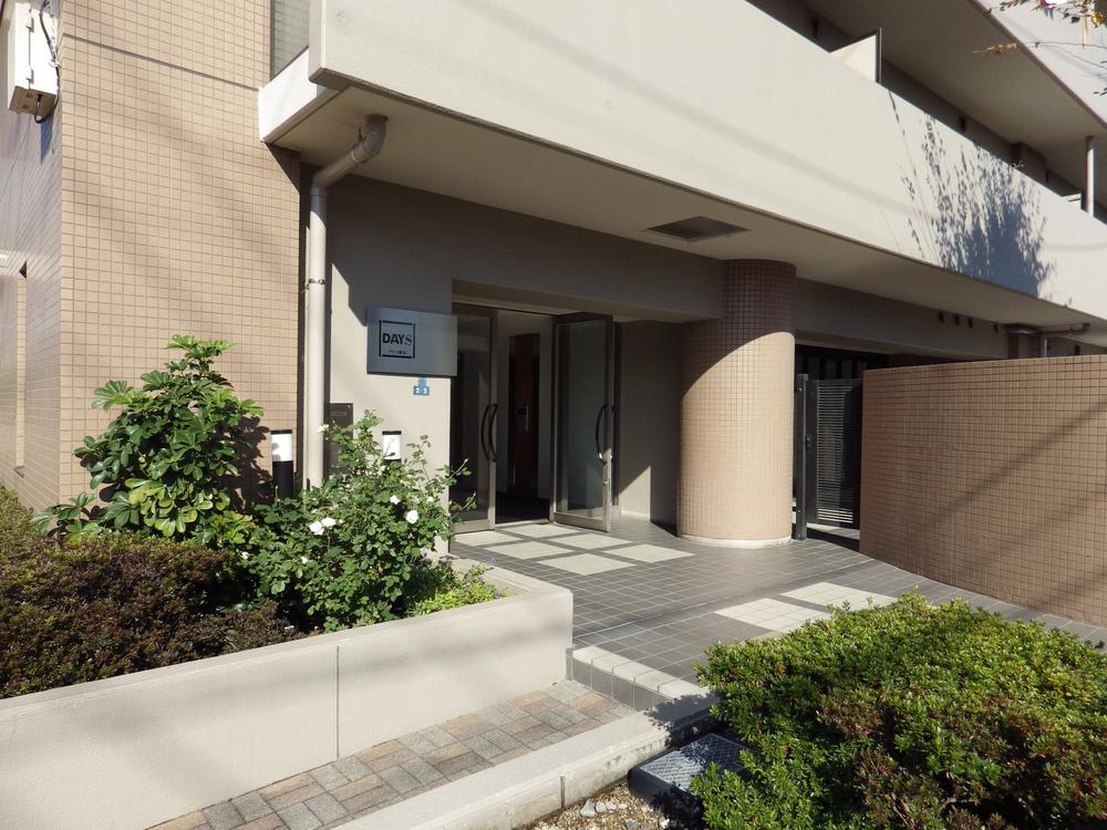 Entrance. Common areas