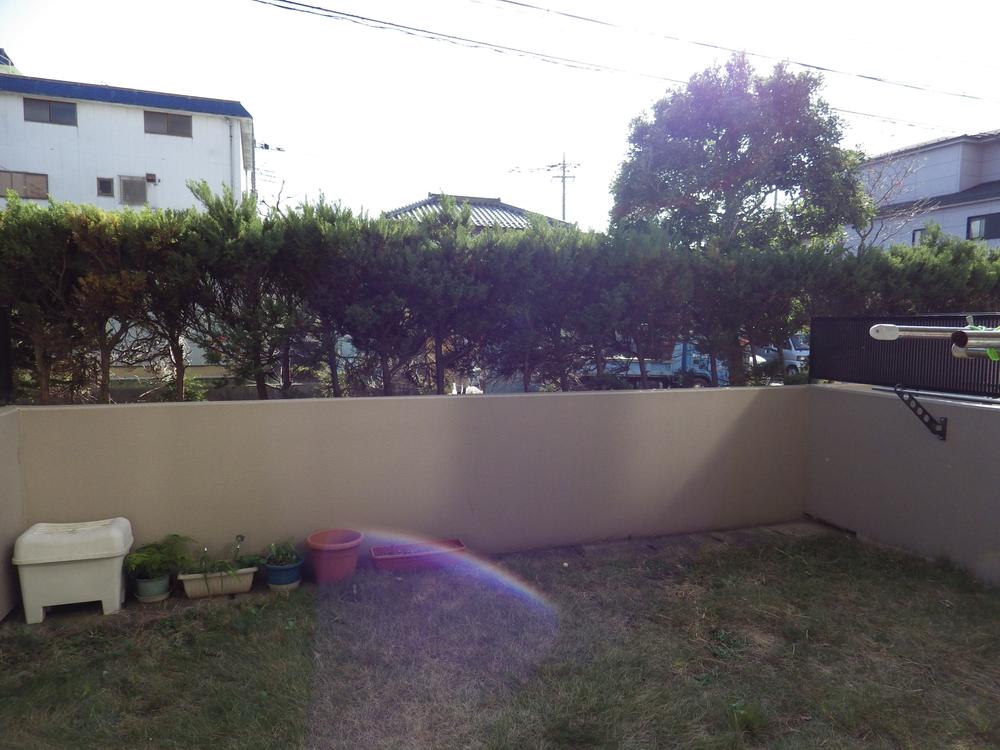 View photos from the dwelling unit. View from the site (November 2013) Shooting