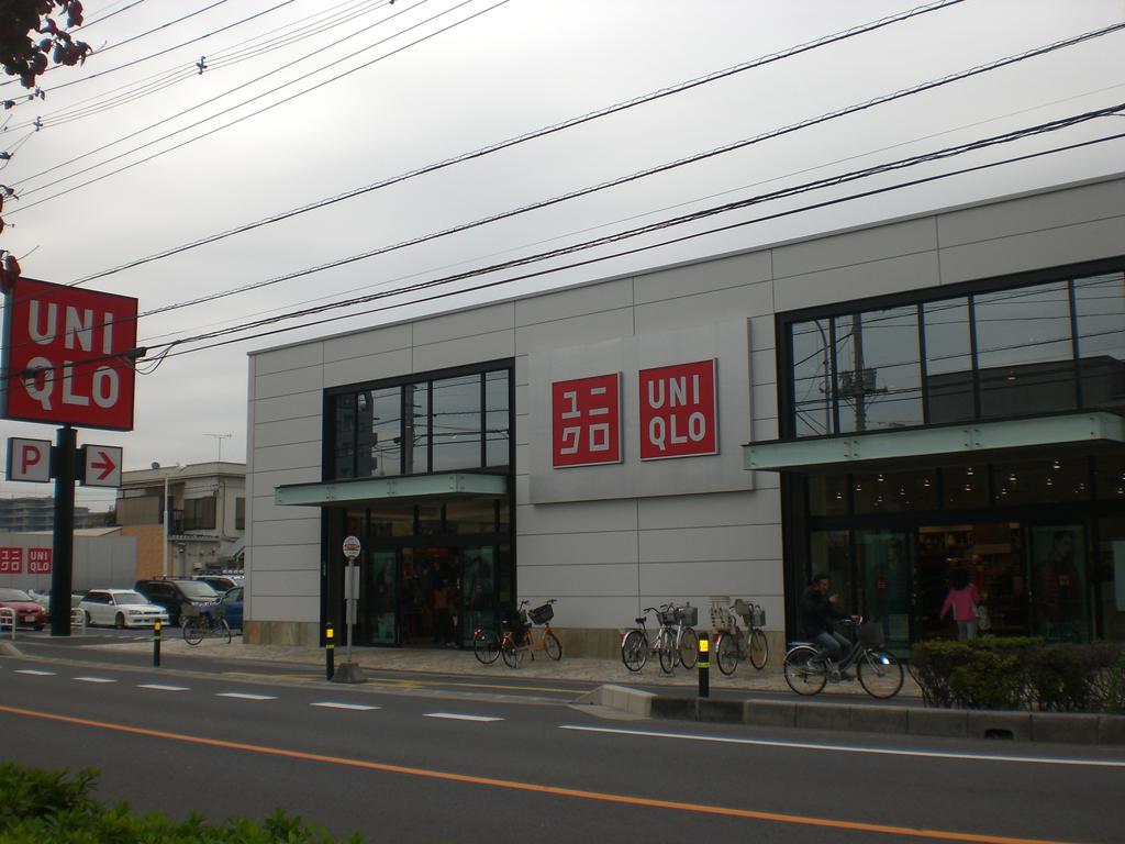 Shopping centre. 270m to UNIQLO Soka Hanaguri store (shopping center)