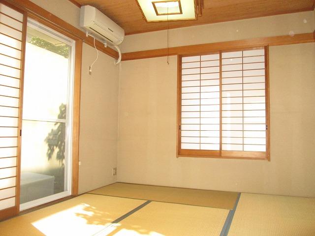 Non-living room. Between the first floor Japanese-style room 6 quires Yang per good!