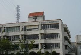 Junior high school. Soka Municipal Yatsuka until junior high school 995m
