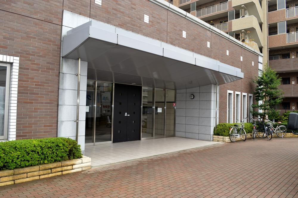 Entrance. Common areas