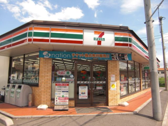 Convenience store. 430m to Seven-Eleven (convenience store)