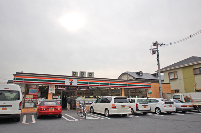 Convenience store. Seven-Eleven Soka Hikawa-cho Nishiten (convenience store) to 347m