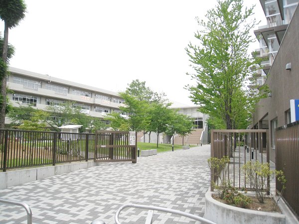 Hospital. Soka 502m to stand Takasago Elementary School (hospital)