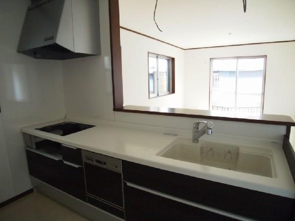 Kitchen. Open-minded open kitchen. Is wonderful chic shades feeling of luxury.  I dishwasher is also standard equipment is happy. 