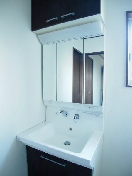 Wash basin, toilet. Your easy-to-clean wash basin integral bowl. You can use clean and you also ensure the storage space washroom at the top. 