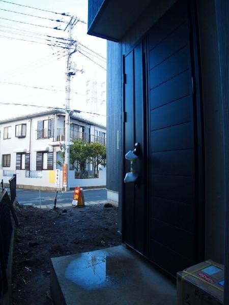 Local appearance photo. Entrance door of the color of calm is simple and you will welcome. 