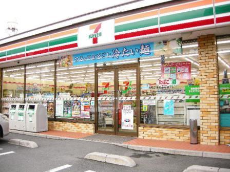 Convenience store. 787m to Seven-Eleven Soka Asahimachi 4-chome