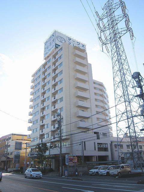 Local appearance photo. Commute, Shopping before the property !! Eye convenient station walk five minutes is the pine tree-lined street! Beautiful 10 floor south-facing residential units in pre-interior renovation! View ・ Also hit sun is good not certainly please refer to the local. Local (12 May 2013) Shooting