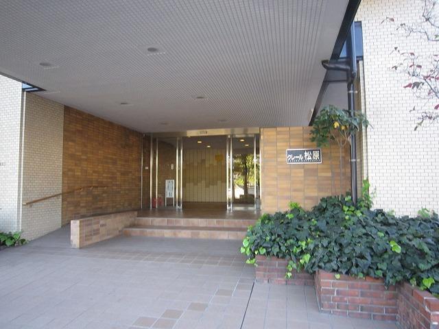 Entrance. Local (12 May 2013) Shooting