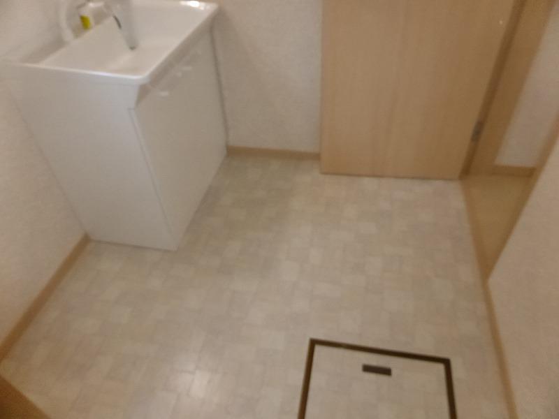 Wash basin, toilet. Indoor (11 May 2013) Shooting