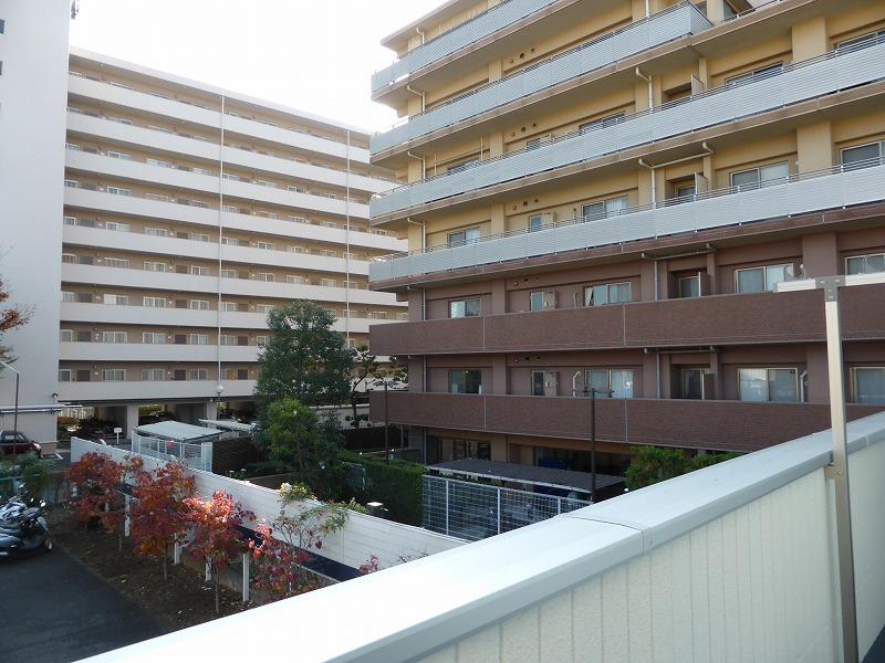 View photos from the dwelling unit. View from the site (November 2013) Shooting