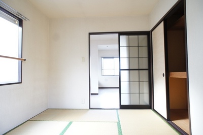 Living and room. Japanese-style room 6 quires