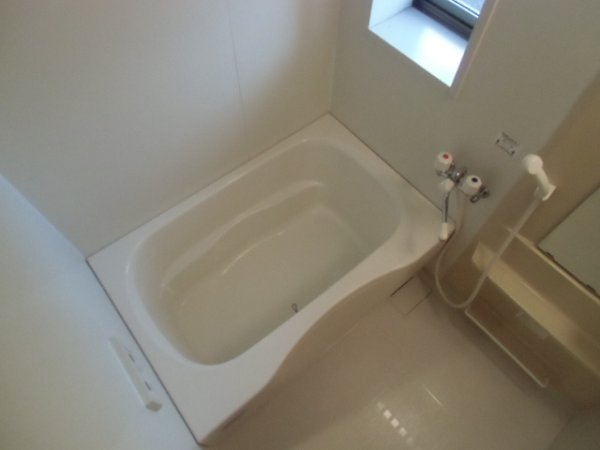 Bath. It is a photograph of the left and right reversal. Add-fired function with bath tub also sufficient breadth