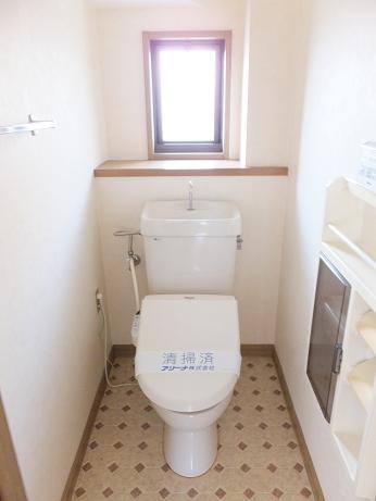 Toilet. The first floor of the toilet Washlet