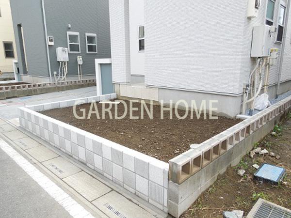 Garden. Perfect for gardening and spacious flower beds