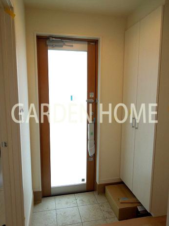 Entrance. Entrance with large storage space