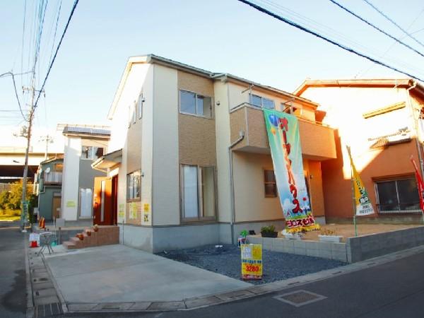 Local appearance photo. Line Tsukai stylish appearance. Also striking modern shades.