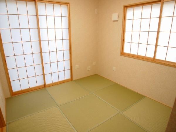 Non-living room. Japanese-style room of calm atmosphere. Deki use it widely than that connect with the living
