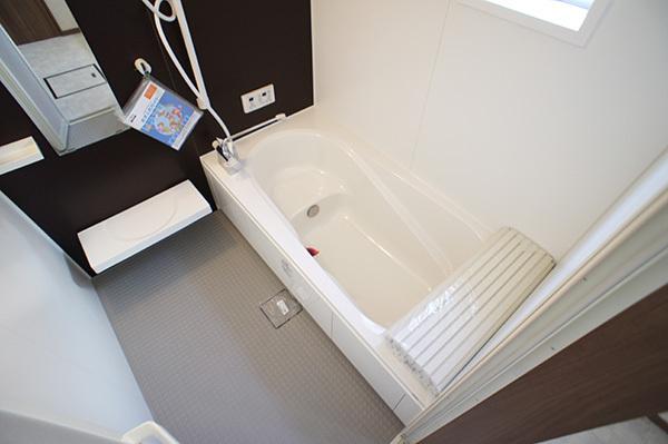 Bathroom. Indoor (11 May 2013) Shooting 10 Building