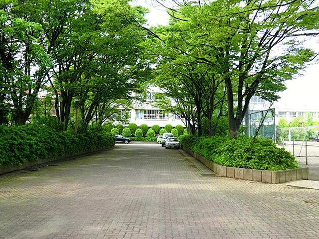 Junior high school. Soka Municipal Yatsuka until junior high school 943m