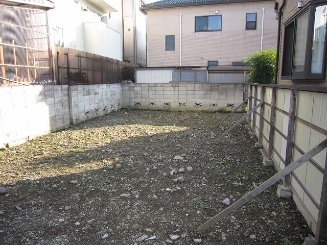 Local land photo. No construction conditions! Current Status vacant lot! I can architecture in your favorite manufacturer "Soka" good location, a 10-minute walk from the station! Shopping facility enhancement! Kindergarten close! It is very life-friendly environment site (November 2013) Shooting