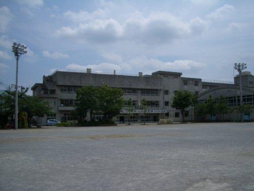 Primary school. Soka 318m to stand Oyama Elementary School