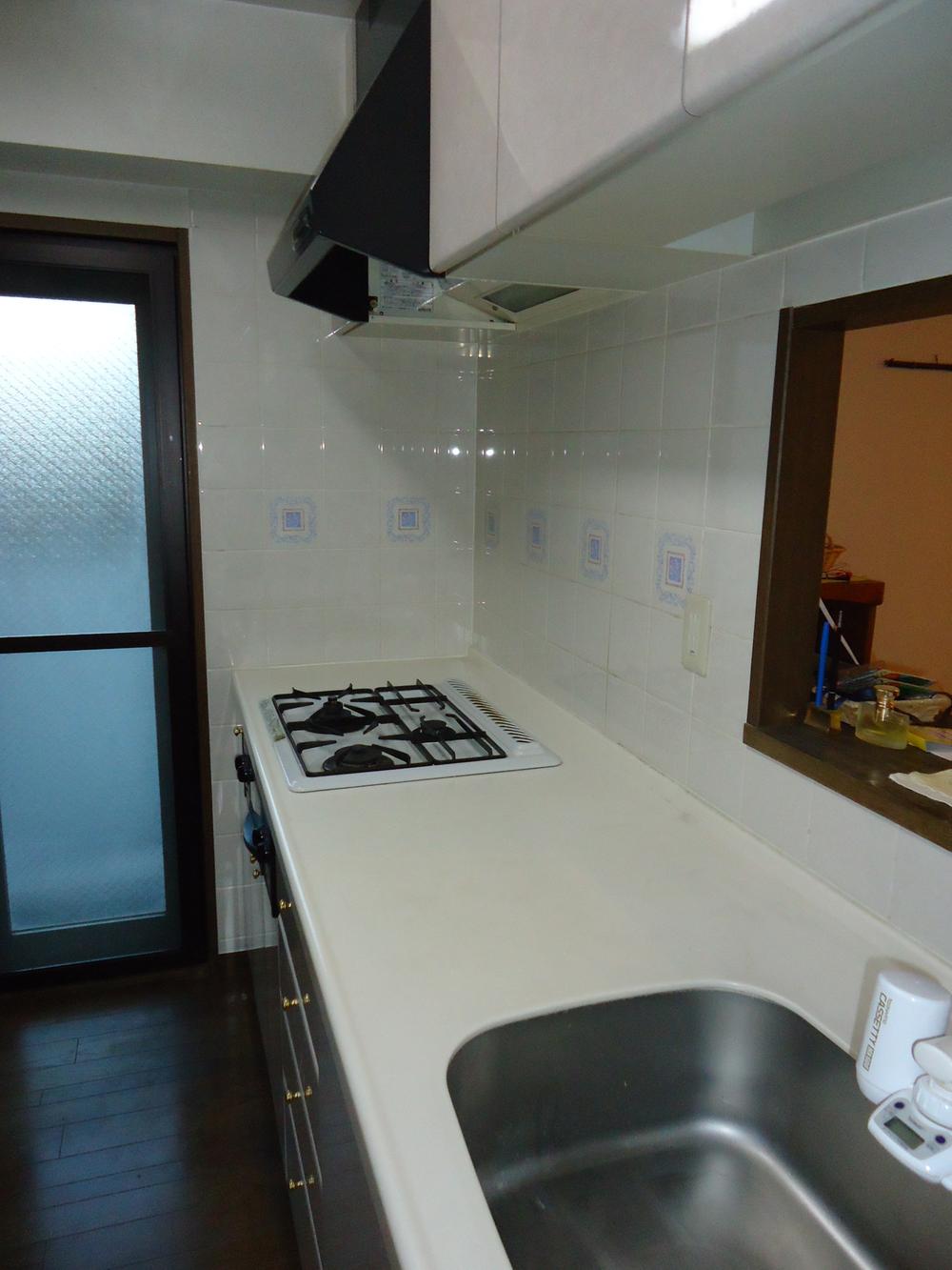 Kitchen. Indoor (11 May 2013) Shooting