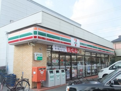 Convenience store. Seven-Eleven (convenience store) to 200m