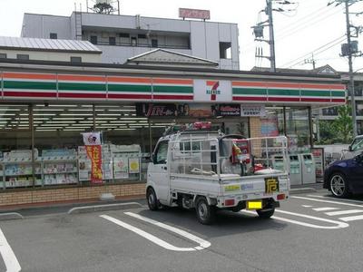 Convenience store. 560m to Seven-Eleven (convenience store)