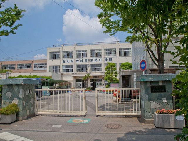 Primary school. Soka Municipal Sezaki to elementary school 1298m