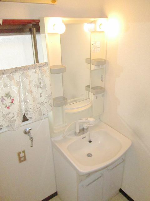 Wash basin, toilet. Indoor (12 May 2013) Shooting