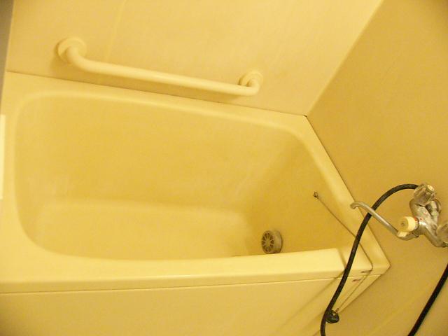 Bath. Add 焚給 hot water