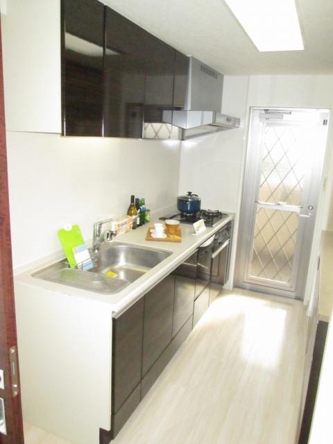 Kitchen. Kitchen of calm impression Indoor (January 2014) Shooting