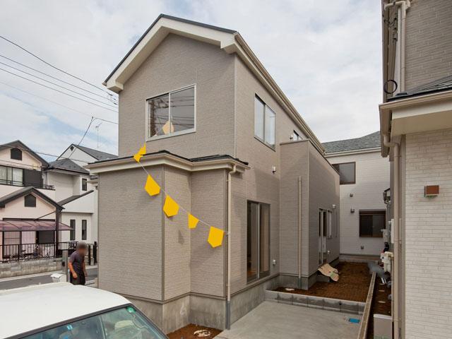 Local appearance photo. 1 Building Local (10 May 2013) Shooting