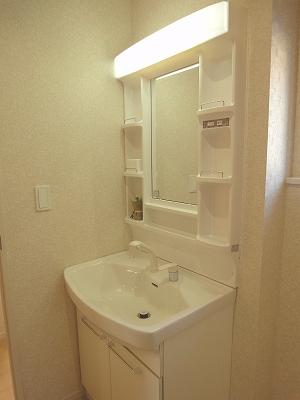 Wash basin, toilet. 7 Building room (October 28, 2013) Shooting