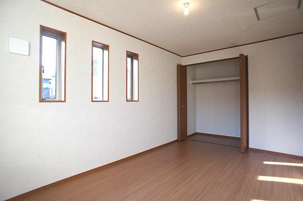 Non-living room. 1 Building