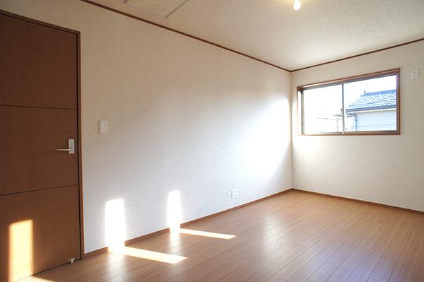 Non-living room. 1 Building