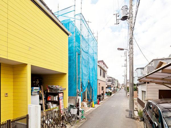 Local photos, including front road. Overall